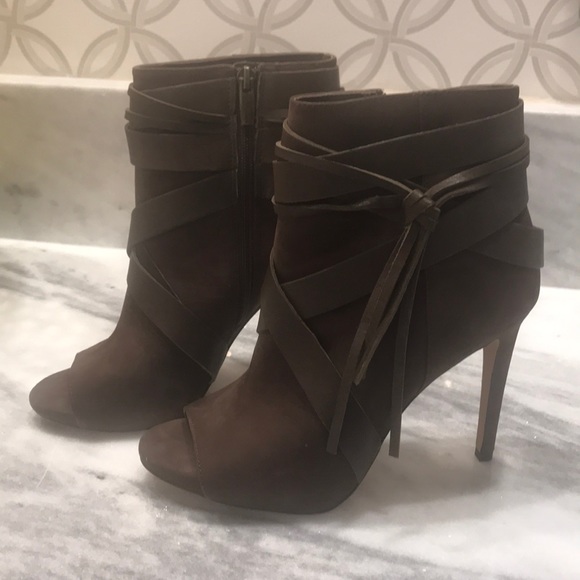 Vince Camuto Shoes - Vince Camino Size 8